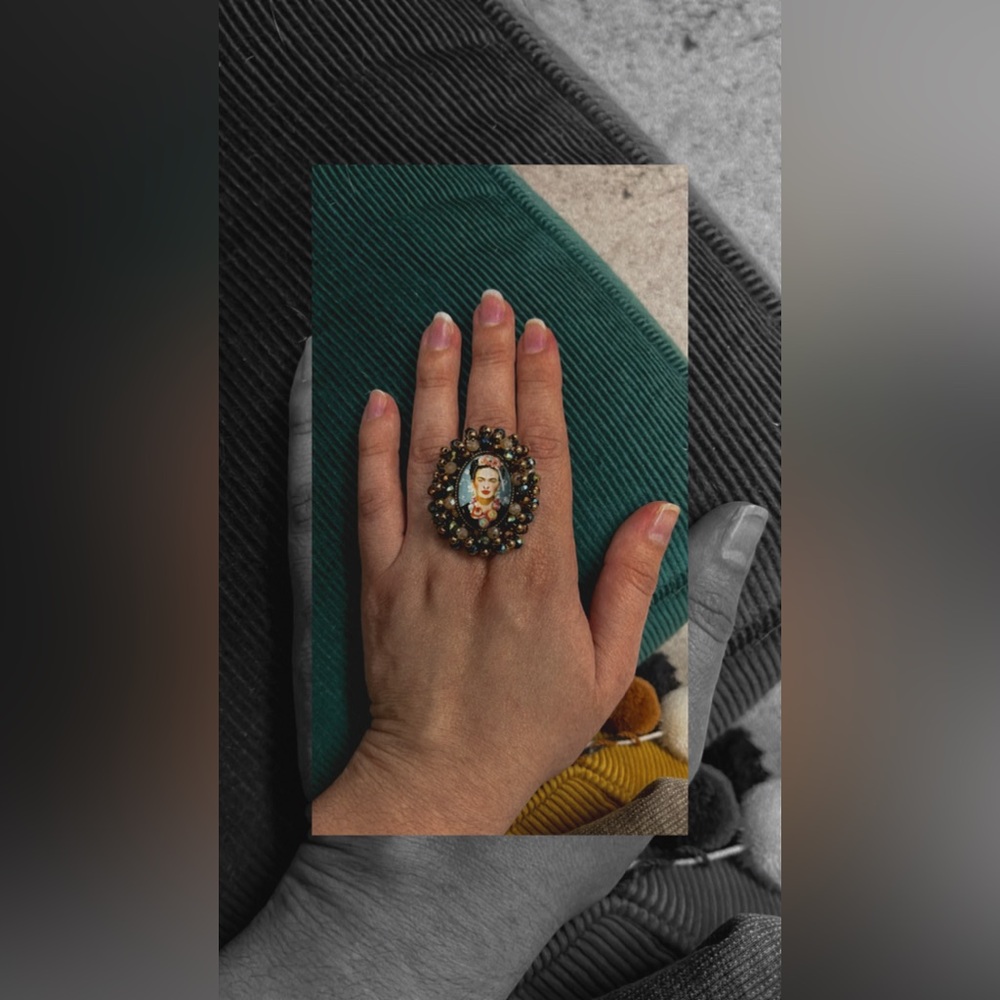 Frida Kahlo Ring In Multicolor Beads - Picture 4 of 8